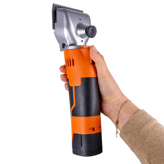 Kneizer CordlessPro Horse &ndash; Tosatrice cordless per cavalli &ndash; 2 batterie e 2 set di lame