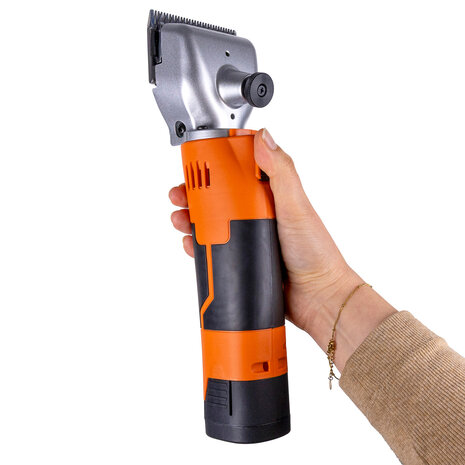 Kneizer CordlessPro Horse &ndash; Tosatrice cordless per cavalli &ndash; 2 batterie e 2 set di lame